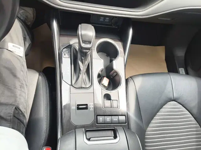 Toyota Crown Kluger 2021 2.5L HEV 4WD Luxury — Фото автомобиля 13