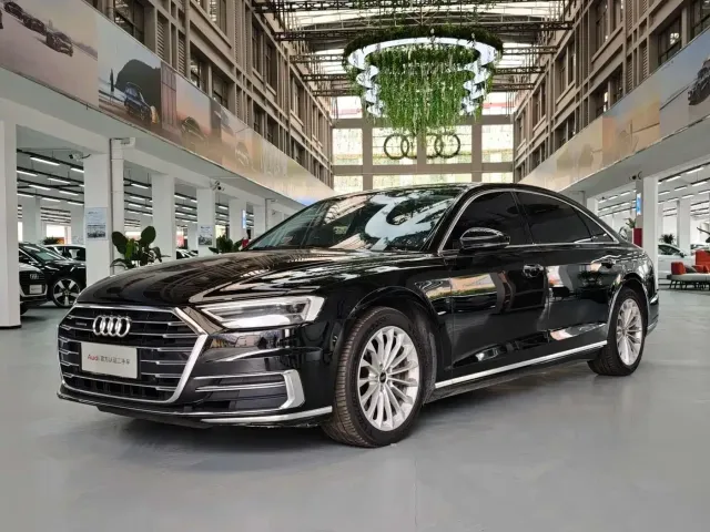 Фотография автомобиля — Audi A8