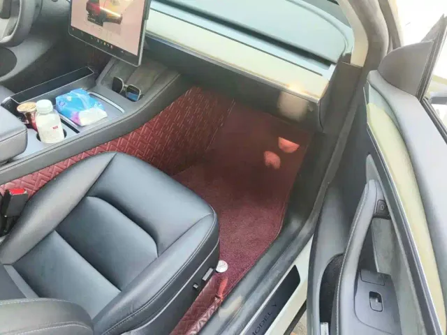 Tesla Model Y — Фото автомобиля 13