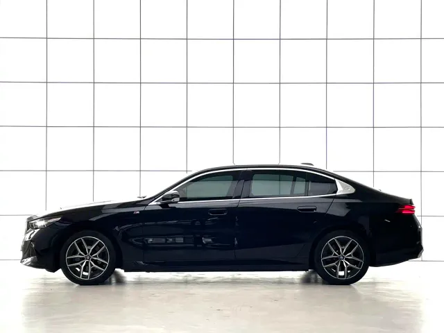 BMW i5 — Фото автомобиля 5
