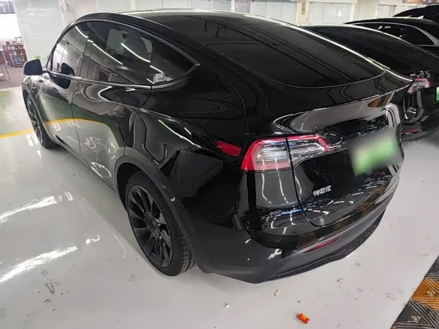 Tesla Model Y — Фото автомобиля 4