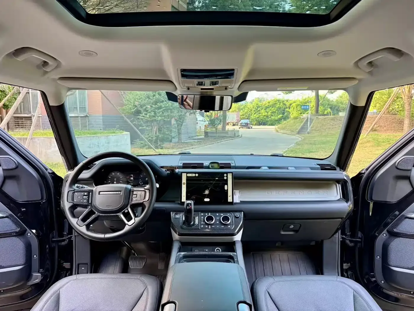 Land Rover Land Rover Defender 2025 110 3.0T P400 Dark Special Edition — Фото автомобиля 3