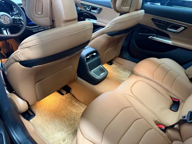 Mercedes-Benz E-Class — Фото автомобиля 11