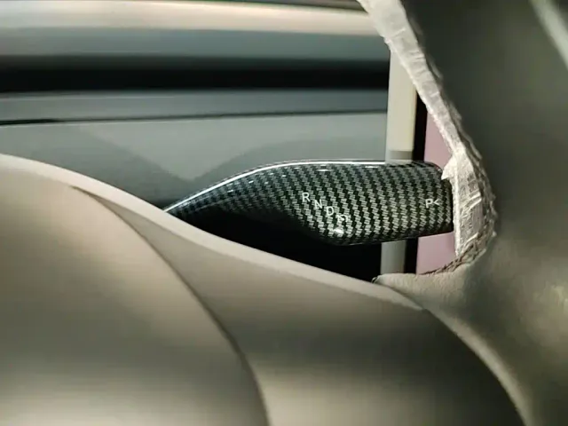 Tesla Model Y — Фото автомобиля 13