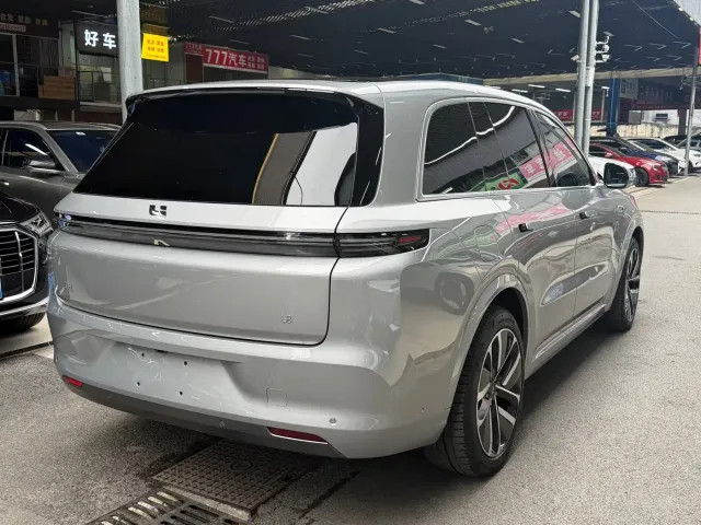 Li Auto L8 — Фото автомобиля 4