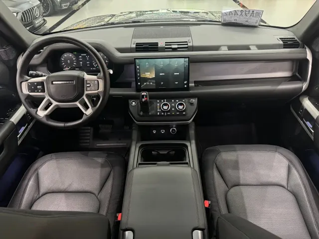 Land Rover Defender — Фото автомобиля 9