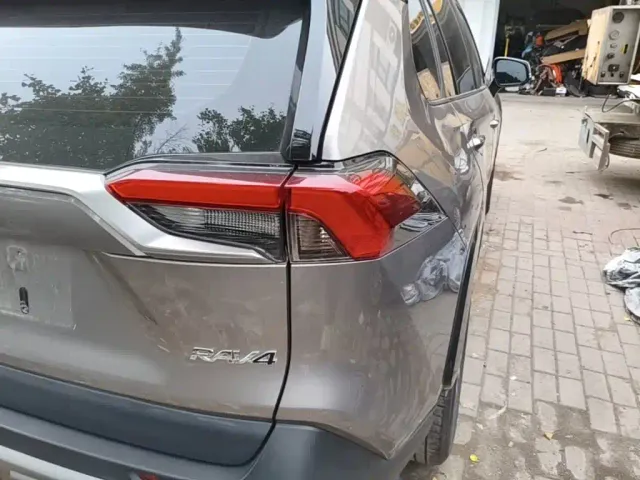 Toyota RAV4 — Фото автомобиля 7