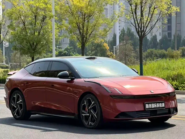 Lynk & Co Z10 — Фото автомобиля 3