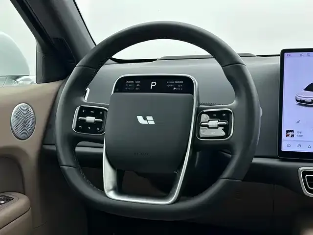 Li Auto L6 — Фото автомобиля 11
