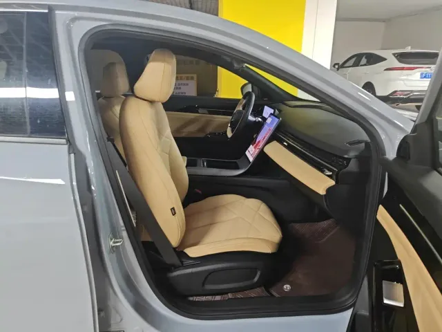 Geely Galaxy L6 — Фото автомобиля 11