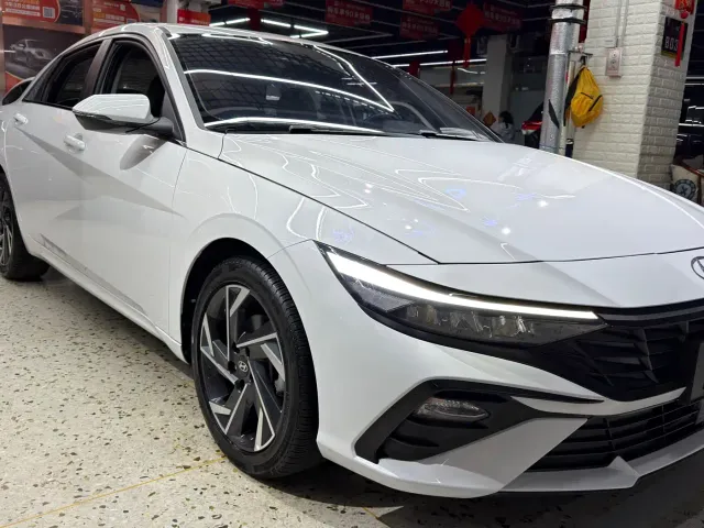 Hyundai Elantra — Фото автомобиля 3