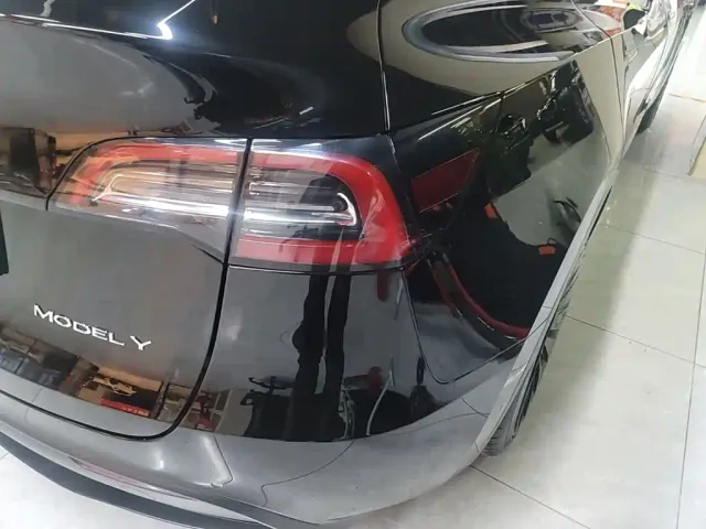 Tesla Model Y — Фото автомобиля 7