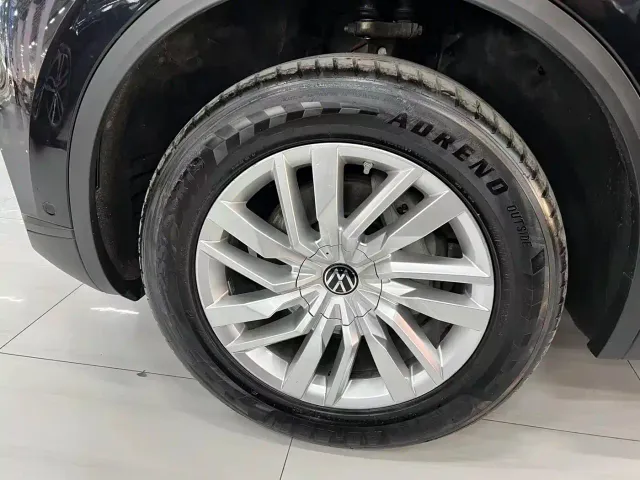 Volkswagen Touareg — Фото автомобиля 22