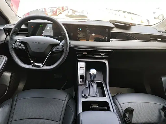 Roewe i5 — Фото автомобиля 9