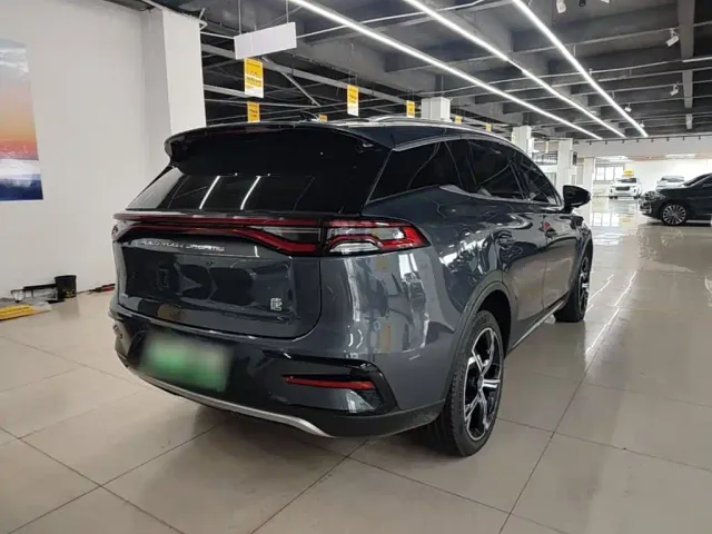 BYD Tang — Фото автомобиля 6
