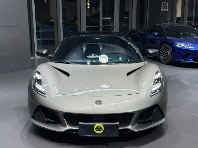 Lotus Emira — Фото автомобиля 2