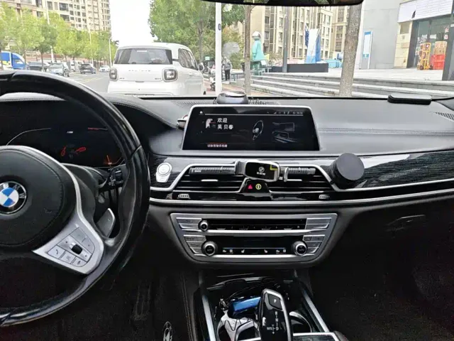 BMW 7 Series — Фото автомобиля 13