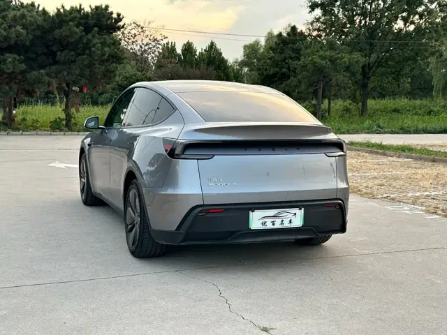 Tesla Model Y — Фото автомобиля 4