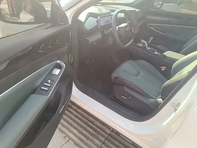 Geely Boyue — Фото автомобиля 15