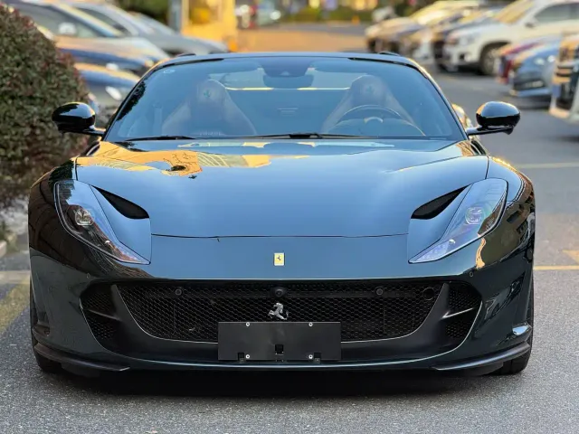 Ferrari 812 — Фото автомобиля 2