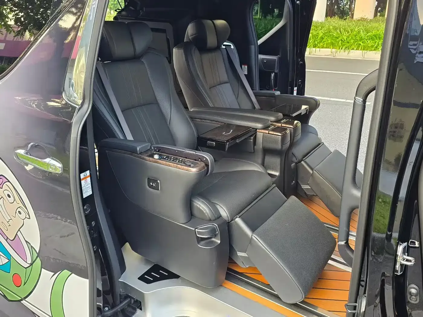 Toyota Vellfire 2021 Crown Hybrid 2.5L HV Premium Edition — Фото автомобиля 6