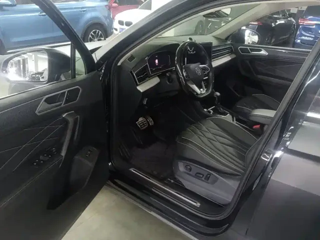 Volkswagen Tiguan L — Фото автомобиля 15