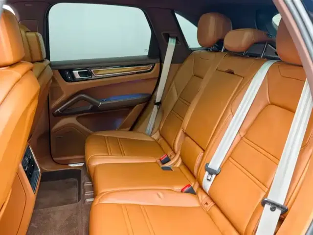 Porsche Cayenne — Фото автомобиля 10