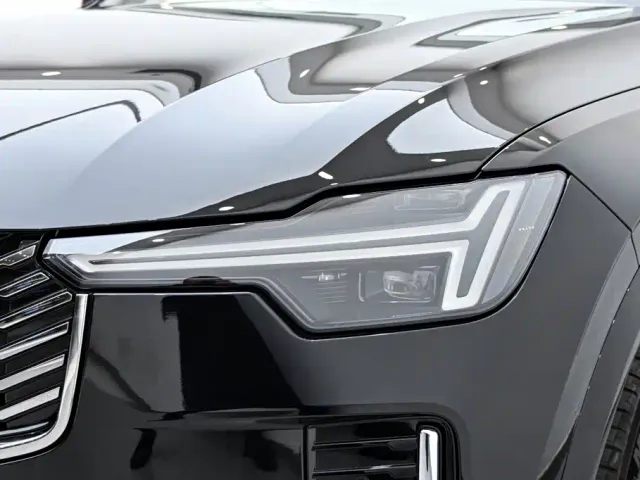 Volvo XC90 — Фото автомобиля 10