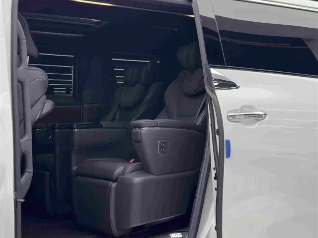 Toyota Alphard — Фото автомобиля 9