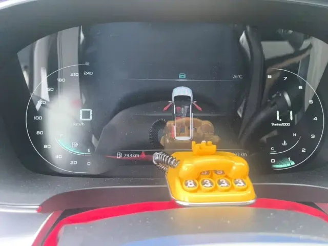 Roewe iMAX8 — Фото автомобиля 3