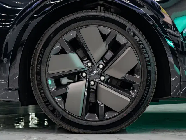 Li Auto L9 — Фото автомобиля 7