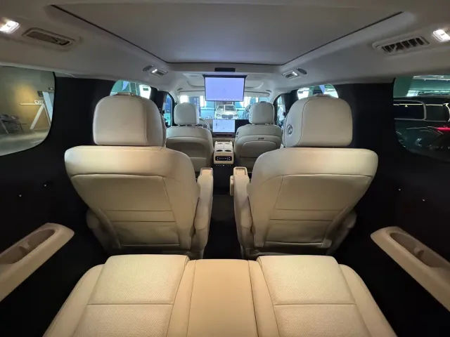 Li Auto MEGA — Фото автомобиля 11