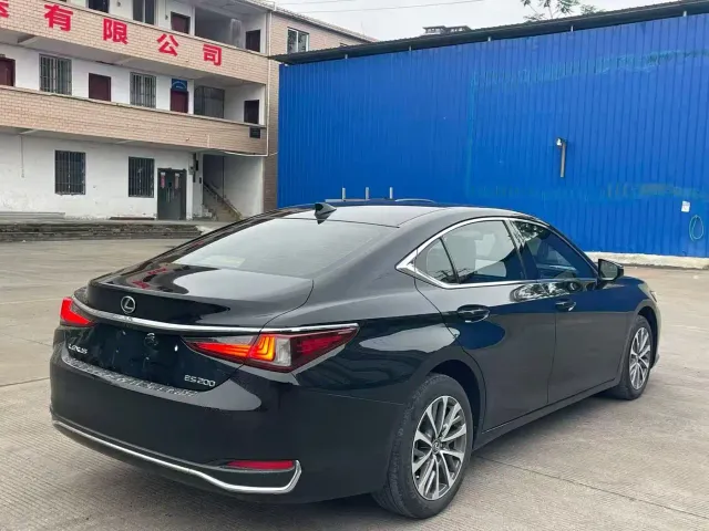Lexus ES — Фото автомобиля 4