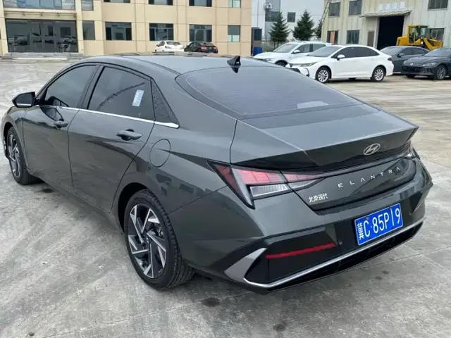 Hyundai Elantra — Фото автомобиля 2