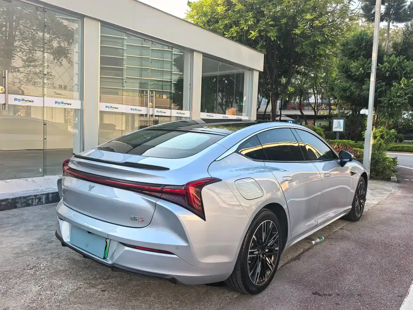 Nezha Auto Nezha S 2024 Facelift Extended Range 1060 Lite Edition — Фото автомобиля 4