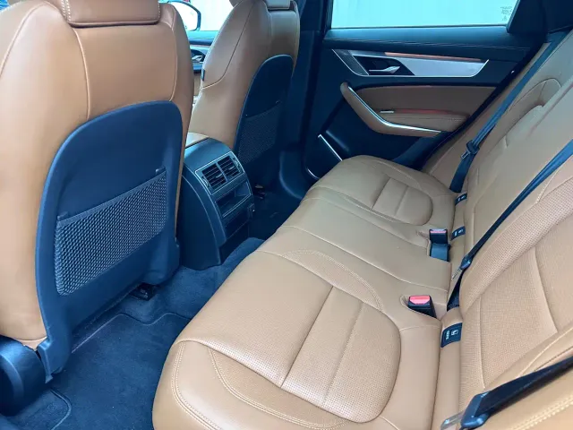 Jaguar F-Pace — Фото автомобиля 13