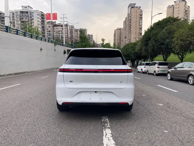 Li Auto L6 — Фото автомобиля 15