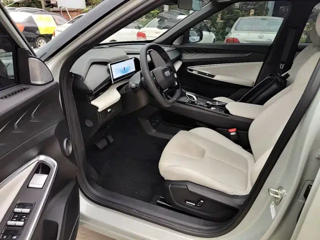 Geely Boyue — Фото автомобиля 15