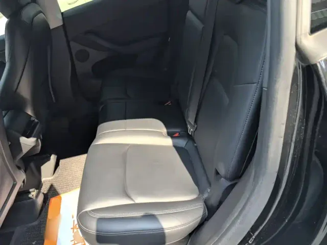 Tesla Model Y — Фото автомобиля 16
