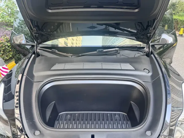 Tesla Model Y — Фото автомобиля 20