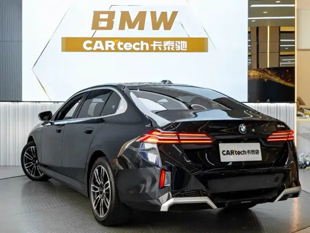 BMW 5 Series — Фото автомобиля 6