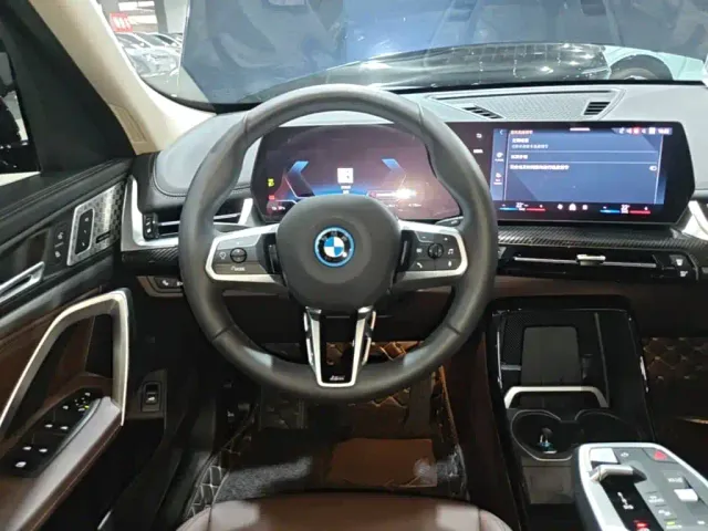 BMW iX1 — Фото автомобиля 14