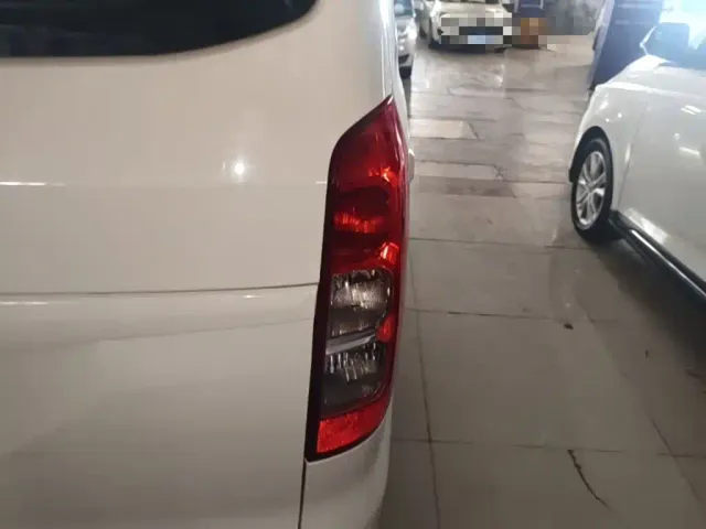 Wuling Hongguang V — Фото автомобиля 7