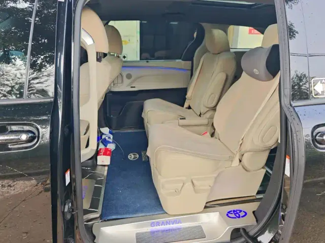 Toyota Granvia — Фото автомобиля 11