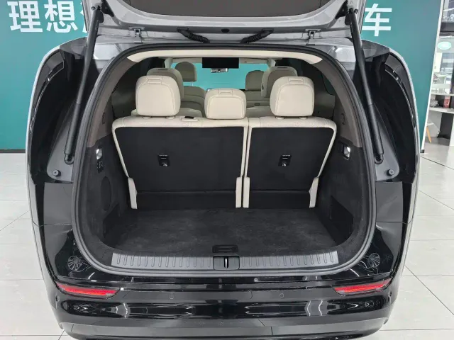 Li Auto MEGA — Фото автомобиля 15