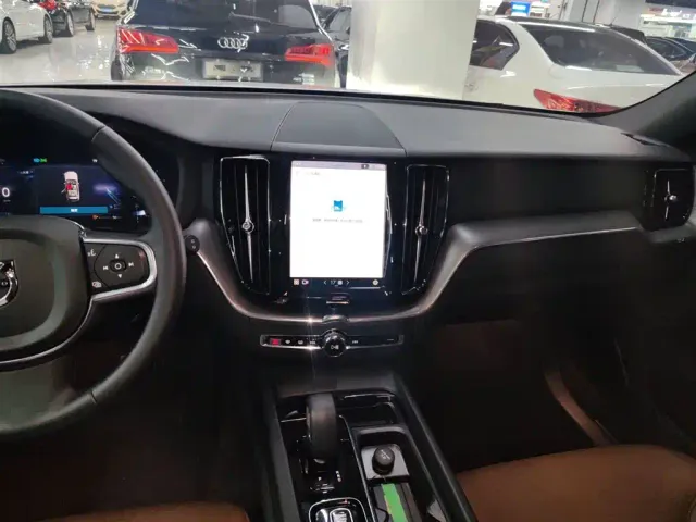 Volvo XC60 — Фото автомобиля 12