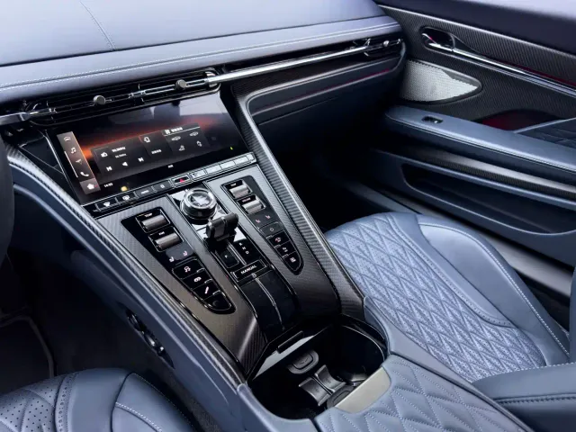 Aston Martin DB12 — Фото автомобиля 27