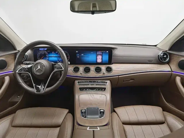 Mercedes-Benz E-Class — Фото автомобиля 5