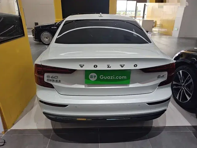 Volvo Volvo S60 2024 B4 Elegance Luxury Edition — Фото автомобиля 5