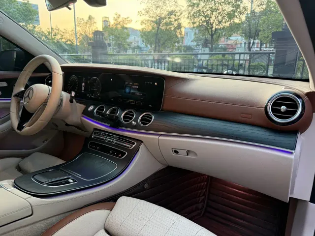 Mercedes-Benz E-Class — Фото автомобиля 16